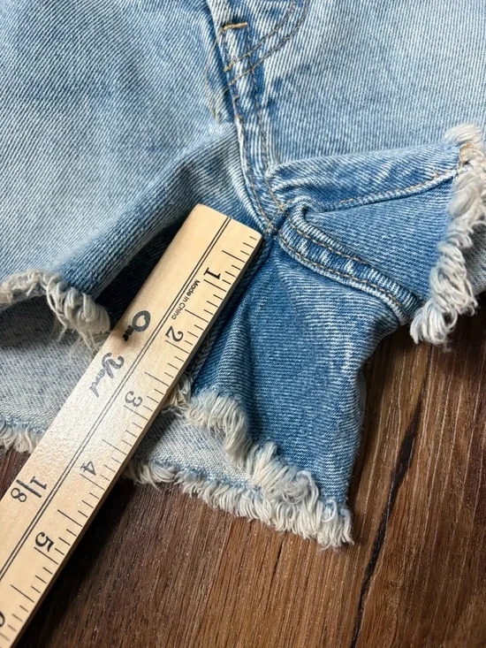Levi’s 501 Shorts - Picture 3 of 9
